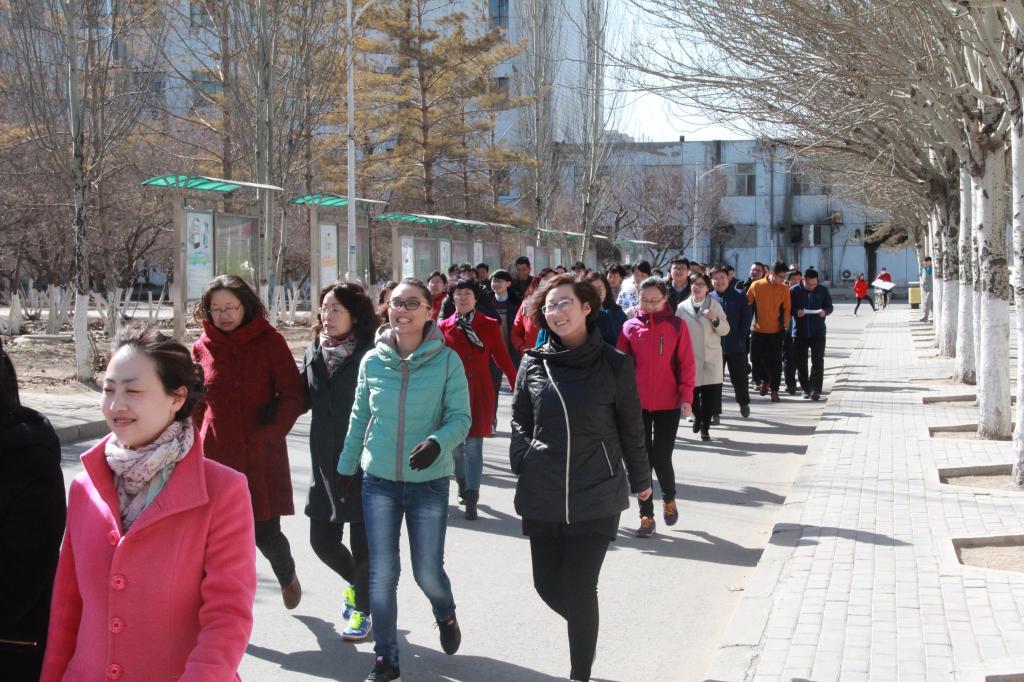 校园大步走健身活动现场
